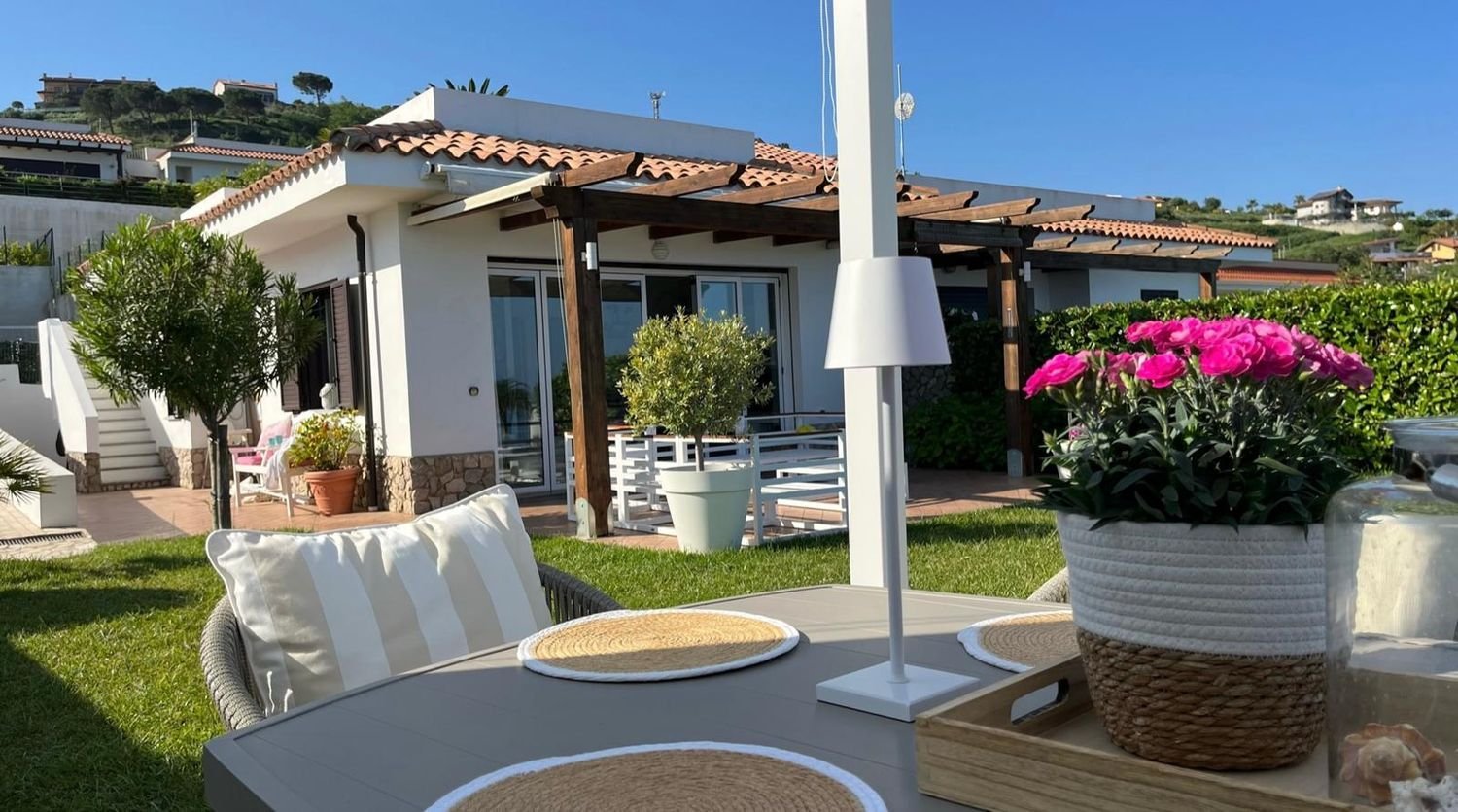 3 bedrooms Villa in Zambrone, Italy No. 394862