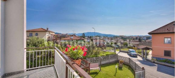 4 chambres Villa à Montano Lucino, Italy No. 10901 30