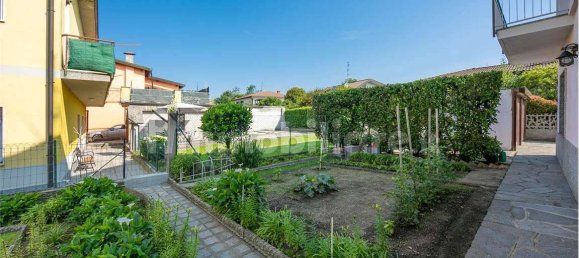 4 chambres Villa à Montano Lucino, Italy No. 10901 47