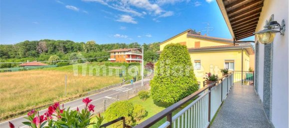 4 chambres Villa à Montano Lucino, Italy No. 10901 9