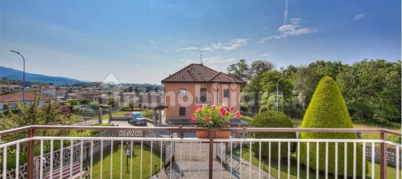 4 chambres Villa à Montano Lucino, Italy No. 10901 29