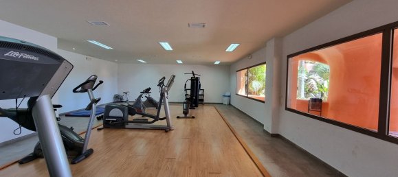 Apartamento de 2 dormitorios en Estepona, Spain No. 82452 3