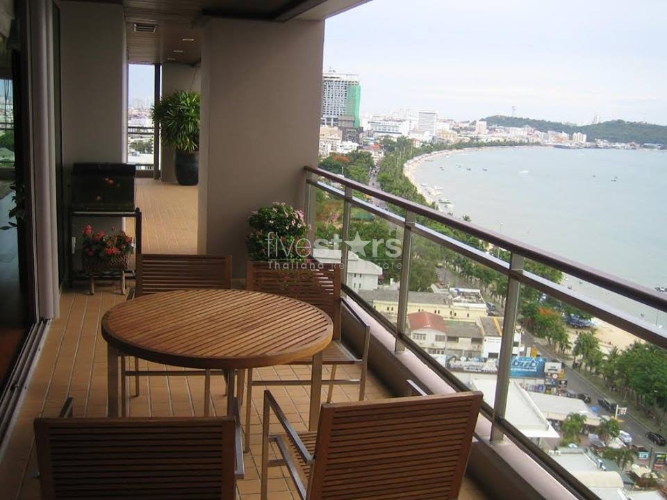 3 bedrooms Condo in Pattaya, Thailand No. 7676