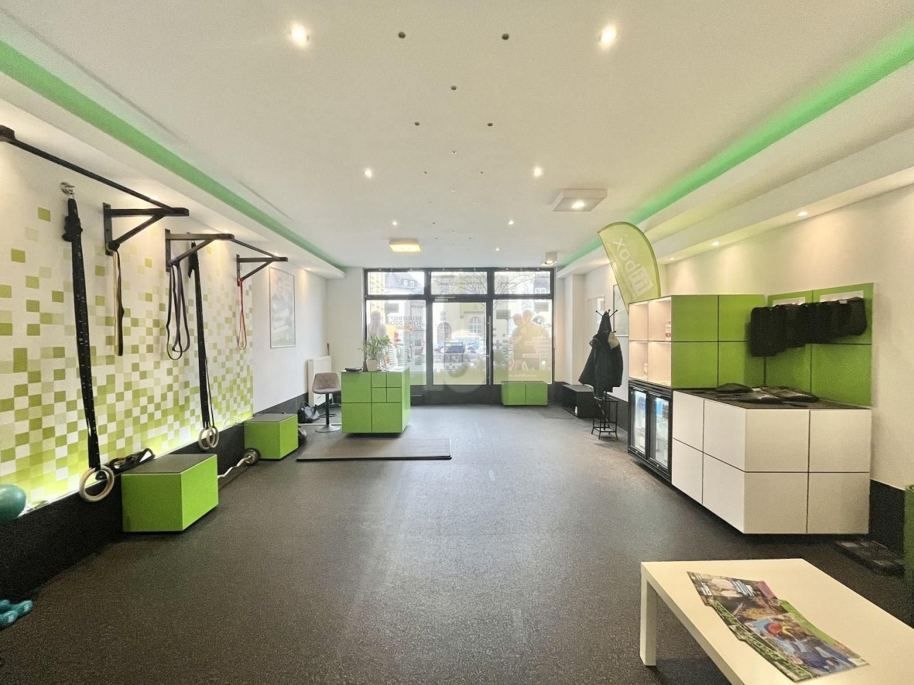 1غرفة عقار تجاري في Augsburg, Germany رقم 89200