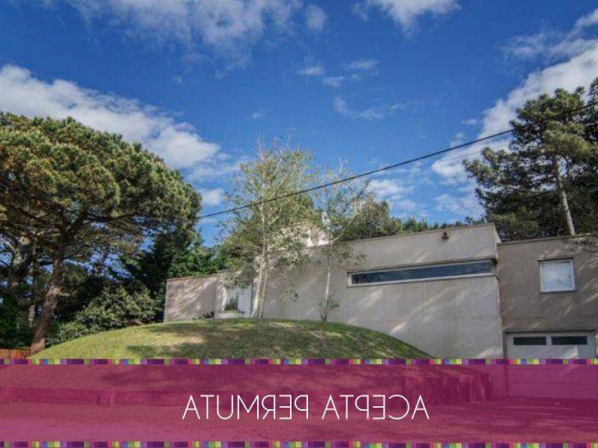 4 bedrooms House in Mar del Plata, Argentina No. 79731