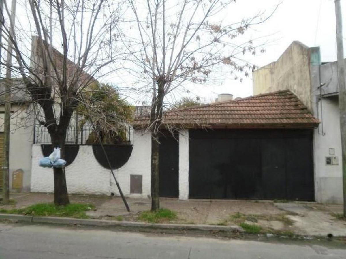 3 bedrooms House in Lanus, Argentina No. 9209
