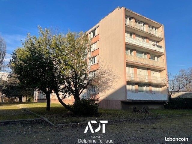 3 bedrooms Apartment in Grenoble, France No. 200174