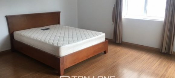 Casa de 4 dormitorios en Tay Ho, Vietnam No. 2210 12