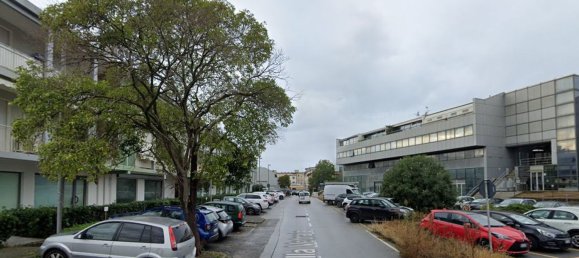Gewerbliche Immobilie in Viareggio, Italy 73m², Nr. 332374 2