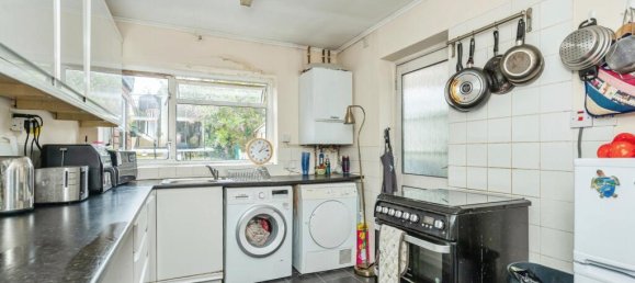 3 غرف نوم منزل في Leatherhead, United Kingdom رقم 10451 6