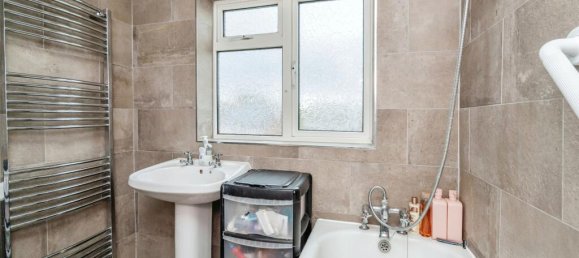 3 غرف نوم منزل في Leatherhead, United Kingdom رقم 10451 21