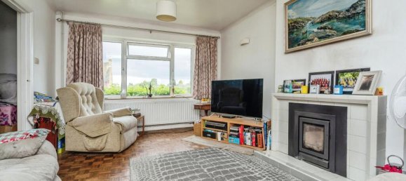 3 غرف نوم منزل في Leatherhead, United Kingdom رقم 10451 3