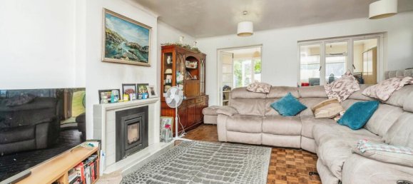 3 غرف نوم منزل في Leatherhead, United Kingdom رقم 10451 7