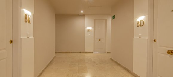 1 bedroom Apartment in Marbella, Spain No. 631 2