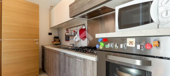 2 bedrooms Apartment in Rome, Italy No. 60612 8