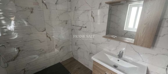 2 غرف نوم طابقين في Fgura, Malta رقم 8181 4