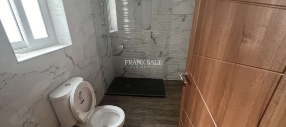 2 غرف نوم طابقين في Fgura, Malta رقم 8181 3