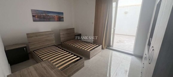 2 غرف نوم طابقين في Fgura, Malta رقم 8181 8