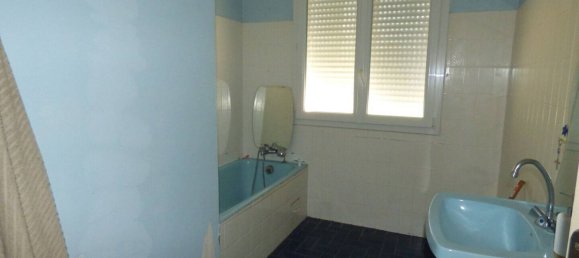 Dúplex de 3 dormitorios en Saint-Denis-de-l'Hotel, France No. 82461 6