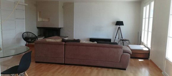 Dúplex de 3 dormitorios en Saint-Denis-de-l'Hotel, France No. 82461 4