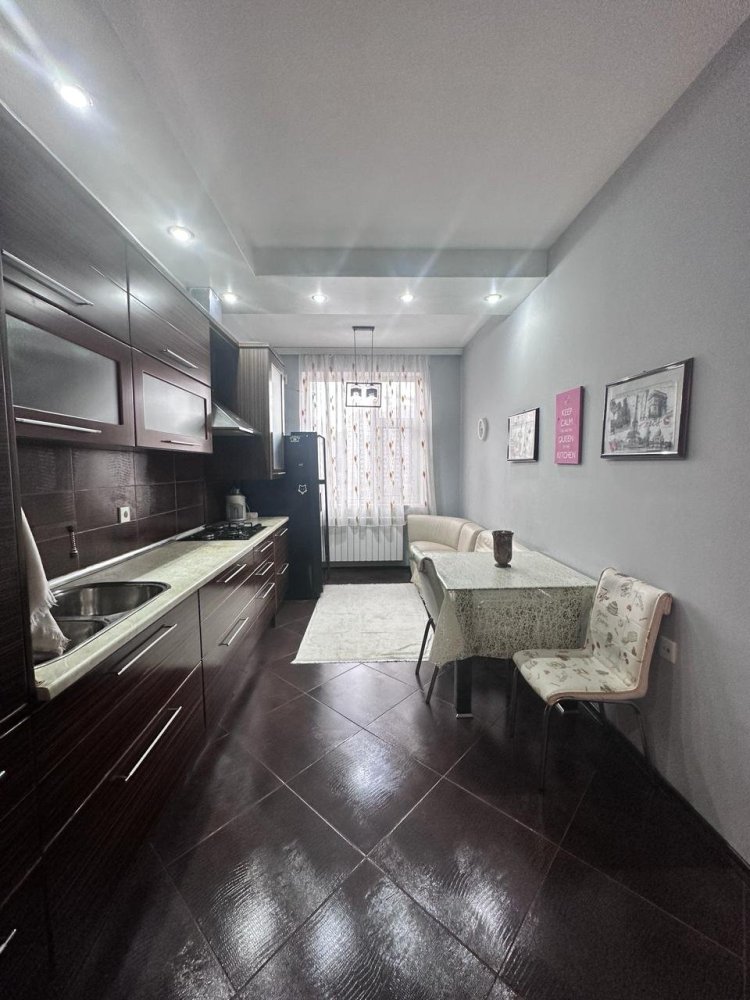 Квартира с 3 спальнями в Баку, Азербайджан № 1752