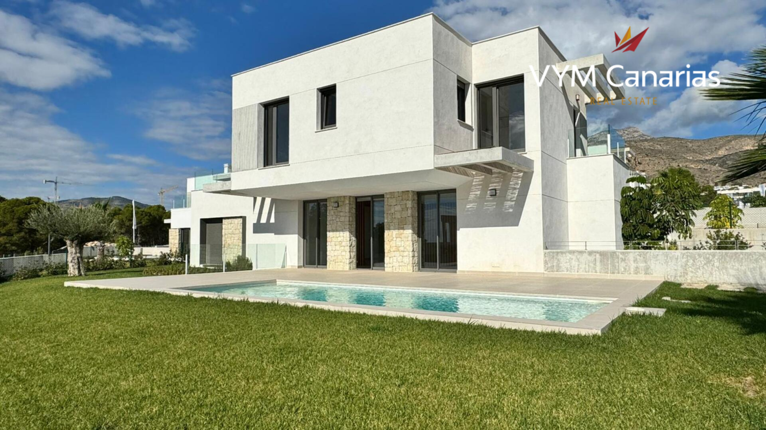 4 bedrooms Villa in Golf Bahia, Spain No. 288514