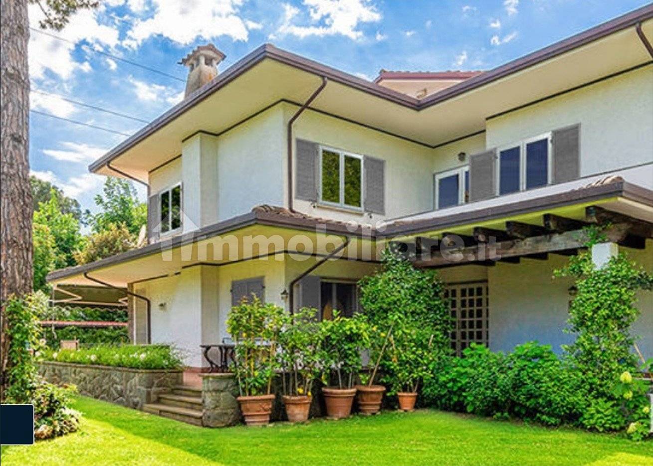 6 bedrooms Villa in Forte dei Marmi, Italy No. 325619