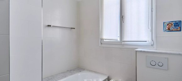 1 bedroom Apartment in Paris, France No. 295991 11