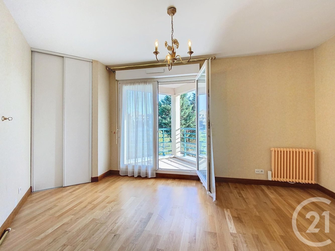 Квартира с 2 спальнями в Шартр, Франция № 43948