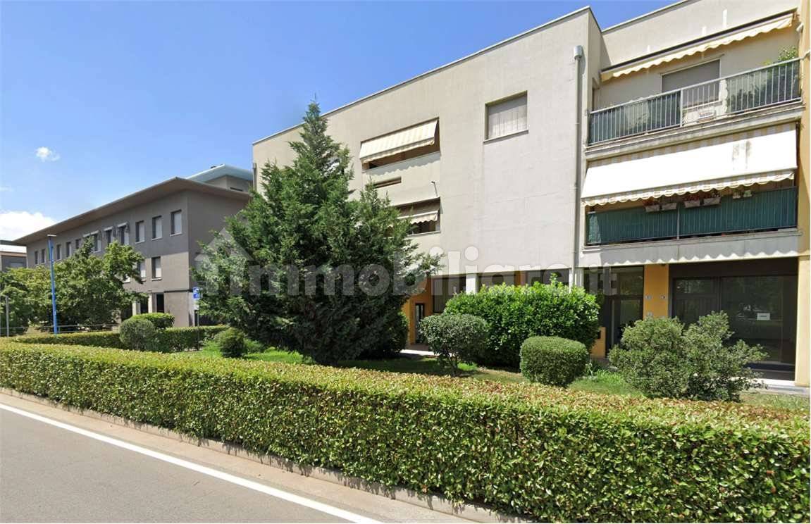 5 rooms Commercial property in Brescia, Italy No. 282095