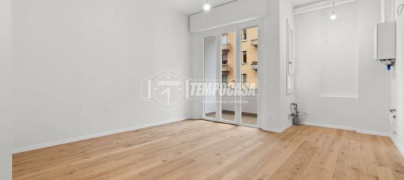 2 bedrooms Apartment in Milan, Italy No. 324881 2