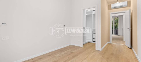 2 bedrooms Apartment in Milan, Italy No. 324881 8