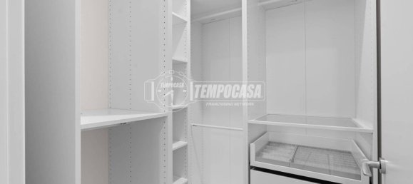 2 bedrooms Apartment in Milan, Italy No. 324881 11