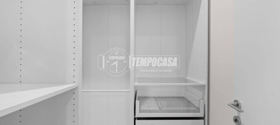 2 bedrooms Apartment in Milan, Italy No. 324881 12