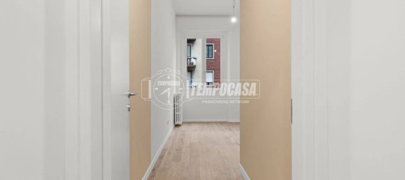 2 bedrooms Apartment in Milan, Italy No. 324881 7