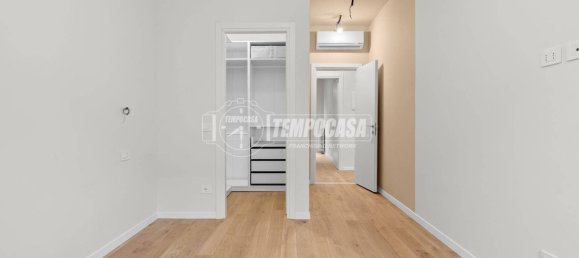 2 bedrooms Apartment in Milan, Italy No. 324881 10