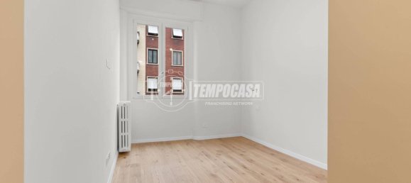 2 bedrooms Apartment in Milan, Italy No. 324881 9
