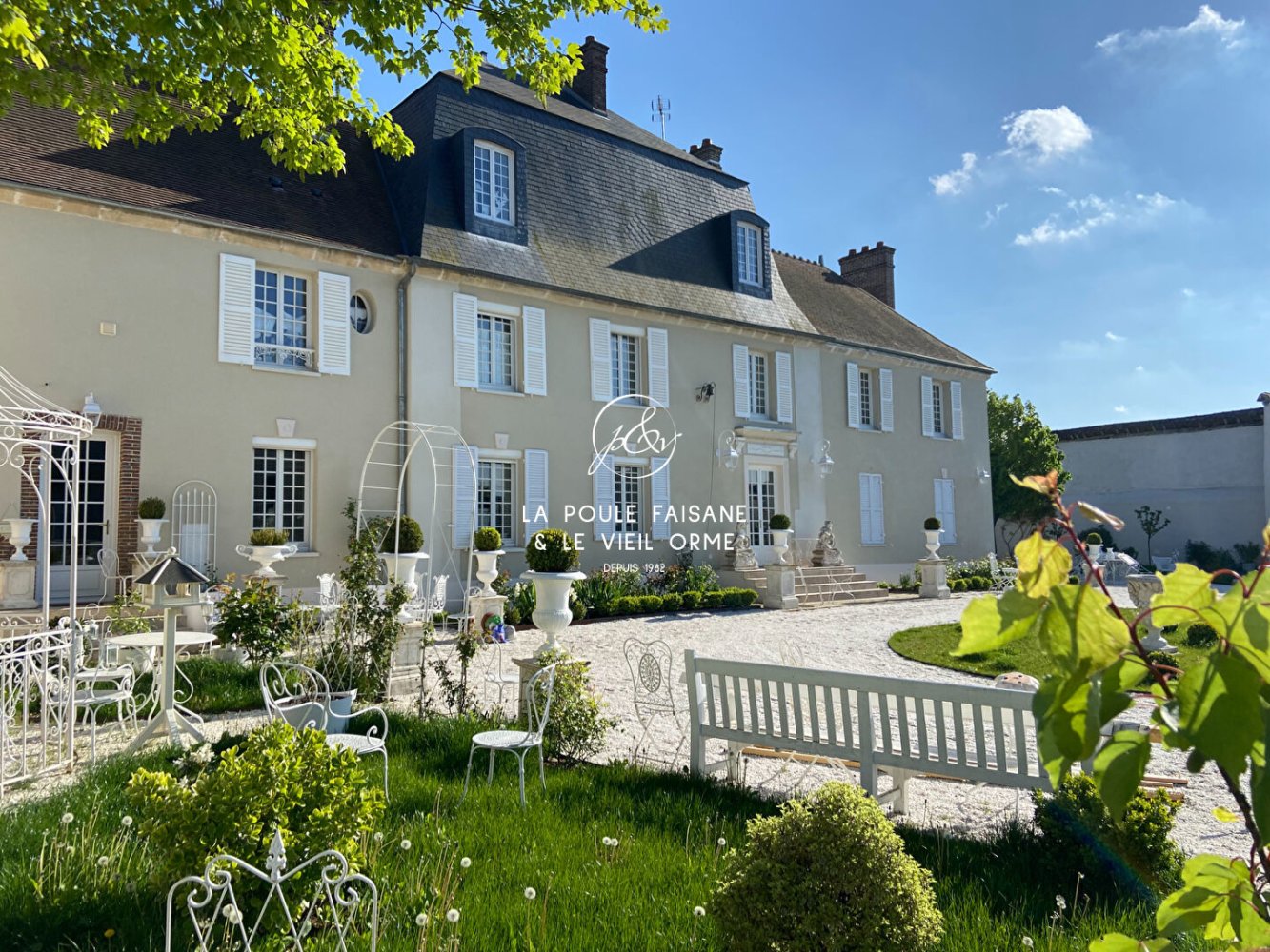 8 bedrooms House in Anet, France No. 97460