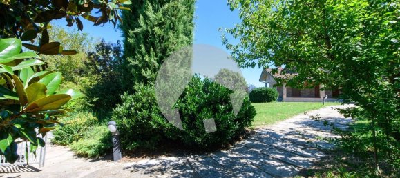 Вилла с 19 спальнями в Скандиано, Италия № 372044 46