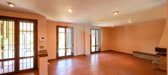 Вилла с 19 спальнями в Скандиано, Италия № 372044 8