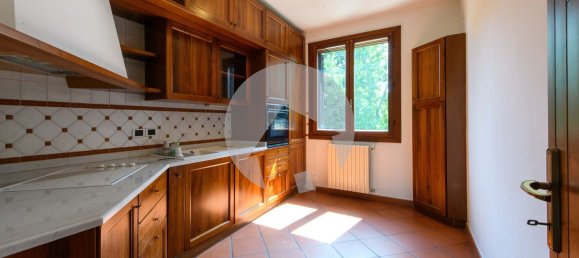 Вилла с 19 спальнями в Скандиано, Италия № 372044 18