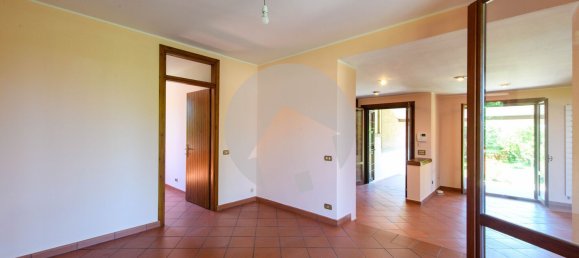 Вилла с 19 спальнями в Скандиано, Италия № 372044 14