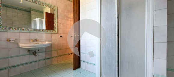 Вилла с 19 спальнями в Скандиано, Италия № 372044 21