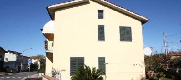3 rooms House in Ponte Buggianese, Italy No. 251234 4