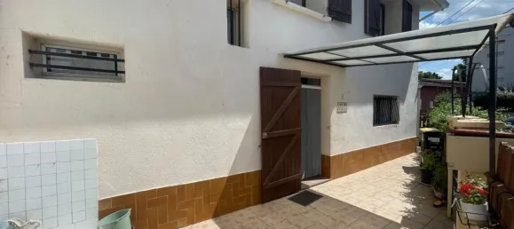 Casa de 3 dormitorios en Venissieux, France No. 351122 3