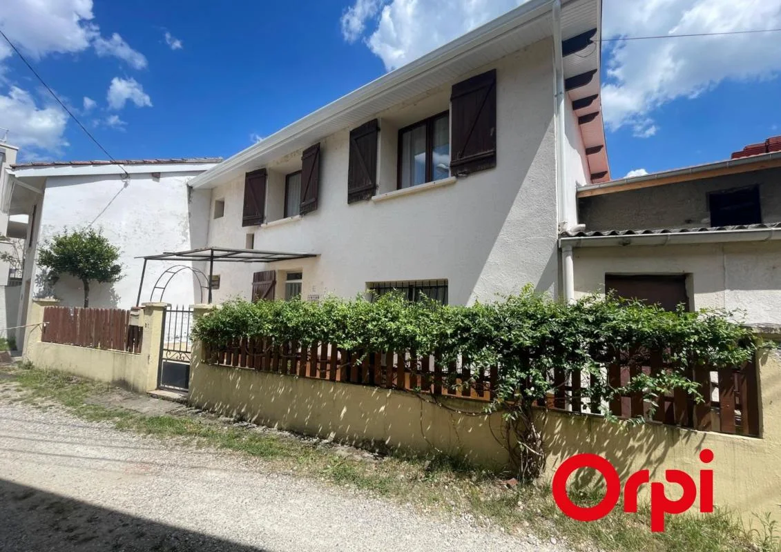 Casa de 3 dormitorios en Venissieux, France No. 351122