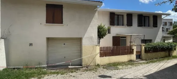 Casa de 3 dormitorios en Venissieux, France No. 351122 2