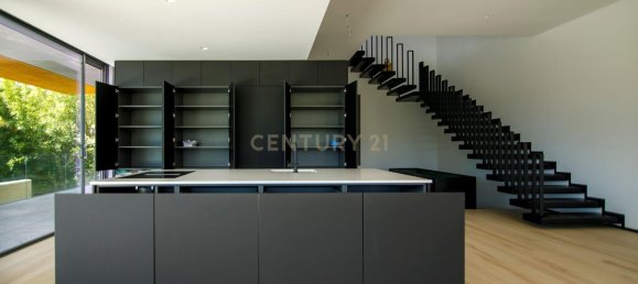 4 bedrooms Villa in Cascais, Portugal No. 170566 12