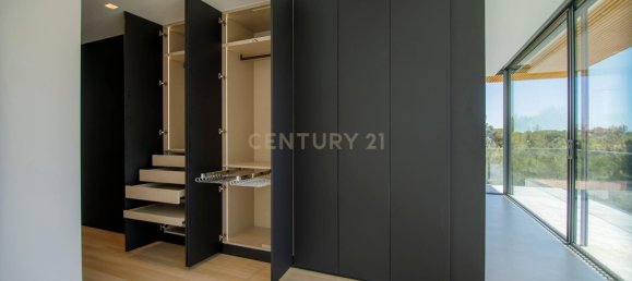 4 bedrooms Villa in Cascais, Portugal No. 170566 24