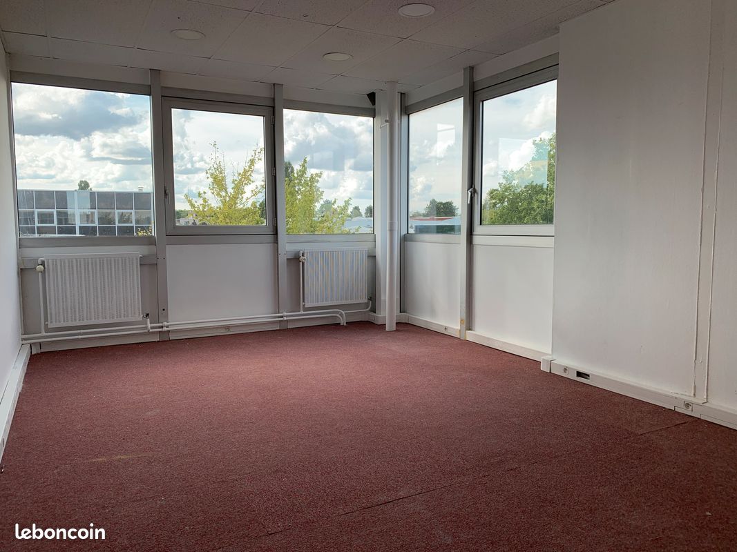 Studio in Buc, France No. 328555